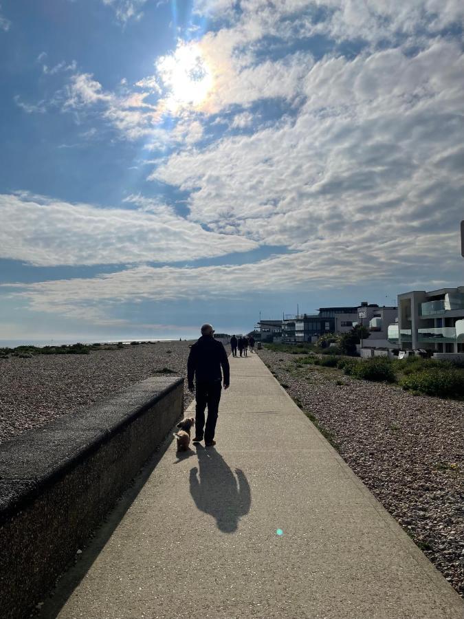 Lovely Bijou Loft Apt, One Road Back From The Sea Lejlighed Worthing Eksteriør billede